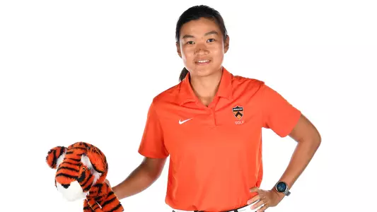 Emma Zhao posed photo