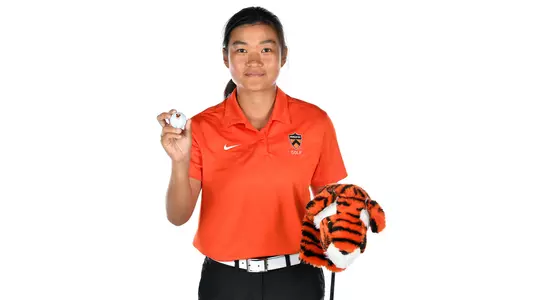 Emma Zhao posed photo