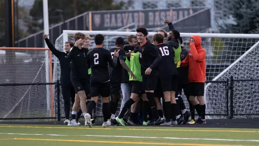 Men's Soccer Huddle at Harvard 2021