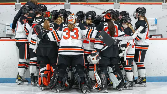 women's hockey huddle