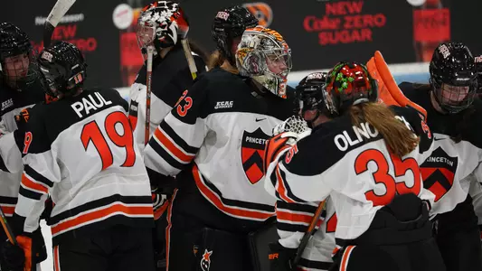 Rachel McQuigge huddle photo