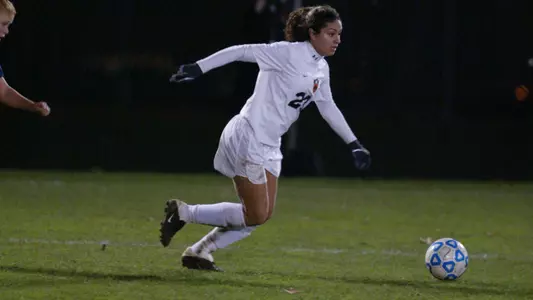 Esmeralda Negron '05 action photo
