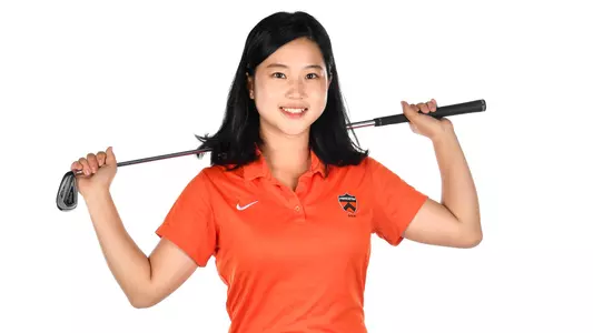 Karen Kim posed photo