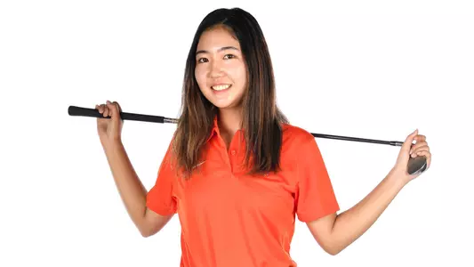 Julia Kashimura posed photo