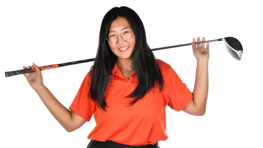 Grace Ni posed photo