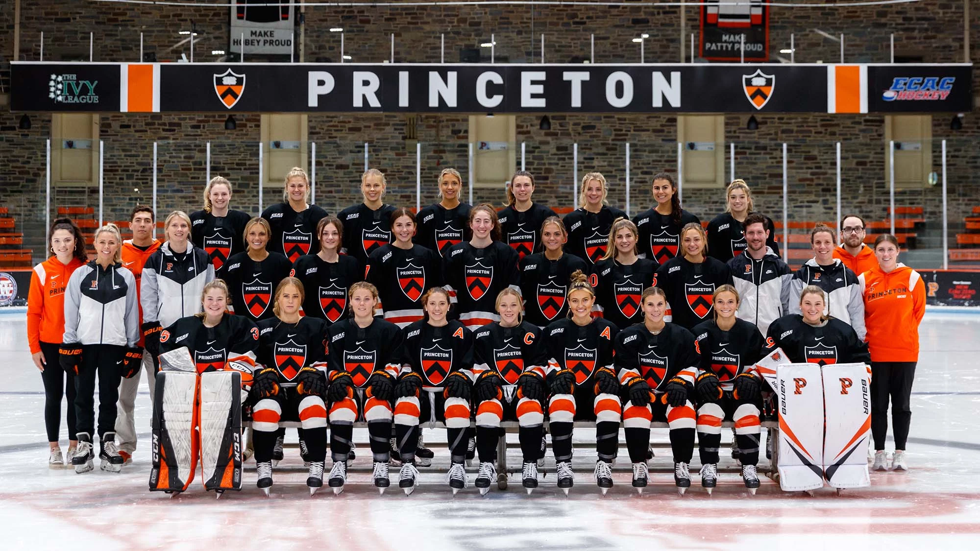 2022-23 women's hockey team photo