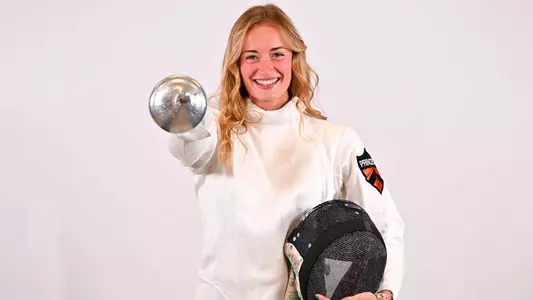 Sofia Komar posed photo