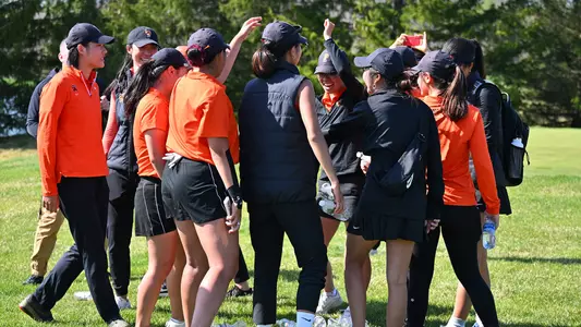women's golf team huddle