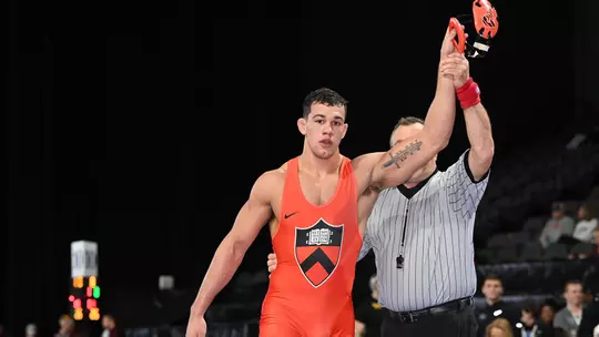 Luke Stout arm-raise photo