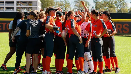 softball huddle