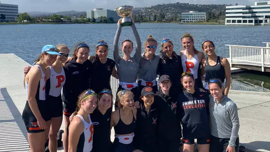 Women's Lightweight Rowing 2022 at Stanford
