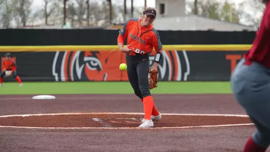 Molly Chambers pitching action