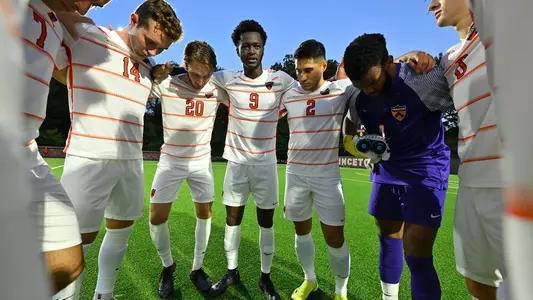 Men's Soccer Huddle 2022 vs Loyola