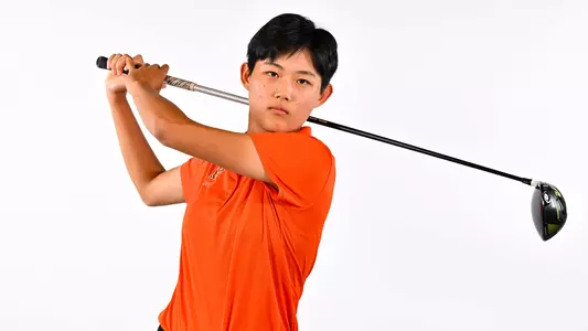 Victoria Liu posed photo