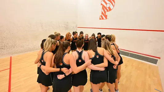 Women's Squash Huddle