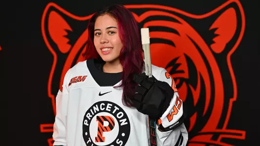 callista chong posed photo