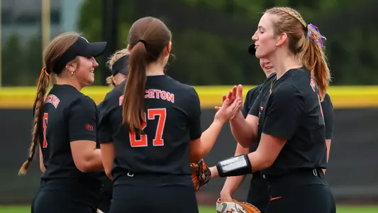 princeton softball huddle photo