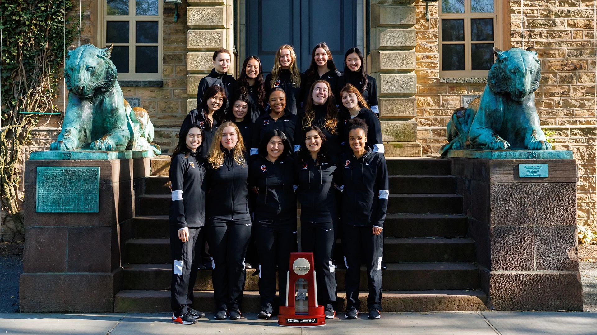Women's fencing team photo 2022-23