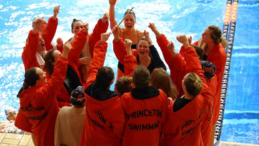 Women's Swimming & Diving Team Cheer