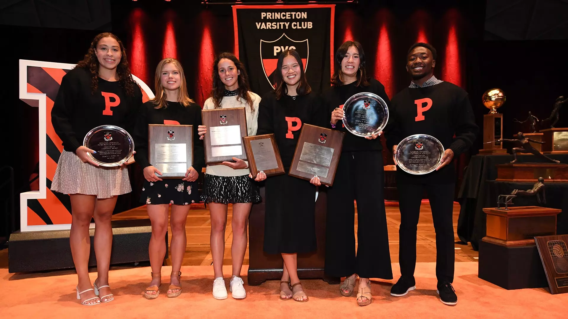 Award winners posed photo