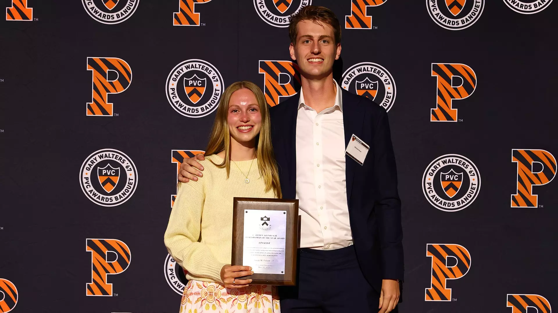 Banquet attendees posed photo