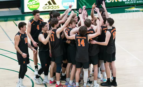 MENS VOLLEYBALL HUDDLE