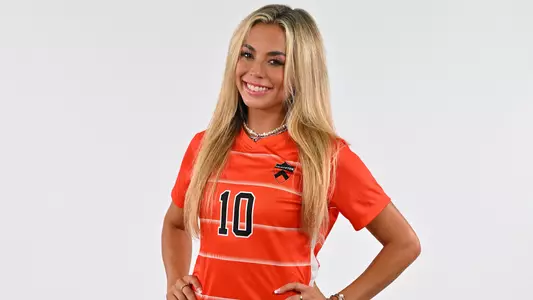 Madison Curry posed photo