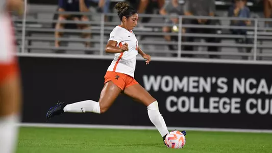 Zoe markesini action photo