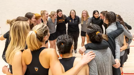 women's squash huddle photo