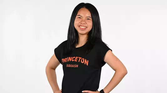 Liyen Teoh posed photo