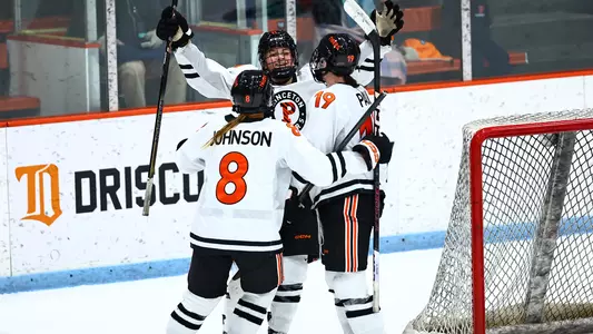 Women's Hockey Goal vs Quinnipiac