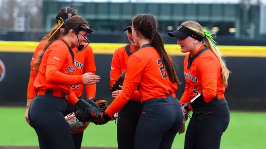 softball huddle