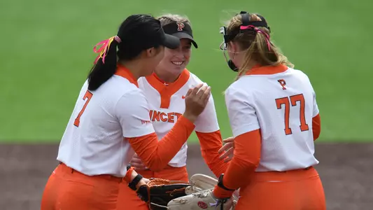 softball huddle photo