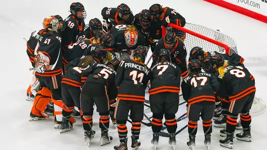 women's hockey huddle
