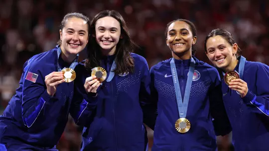 maia Weintraub medal photo with us teammates