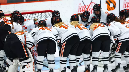Women's Hockey Huddle
