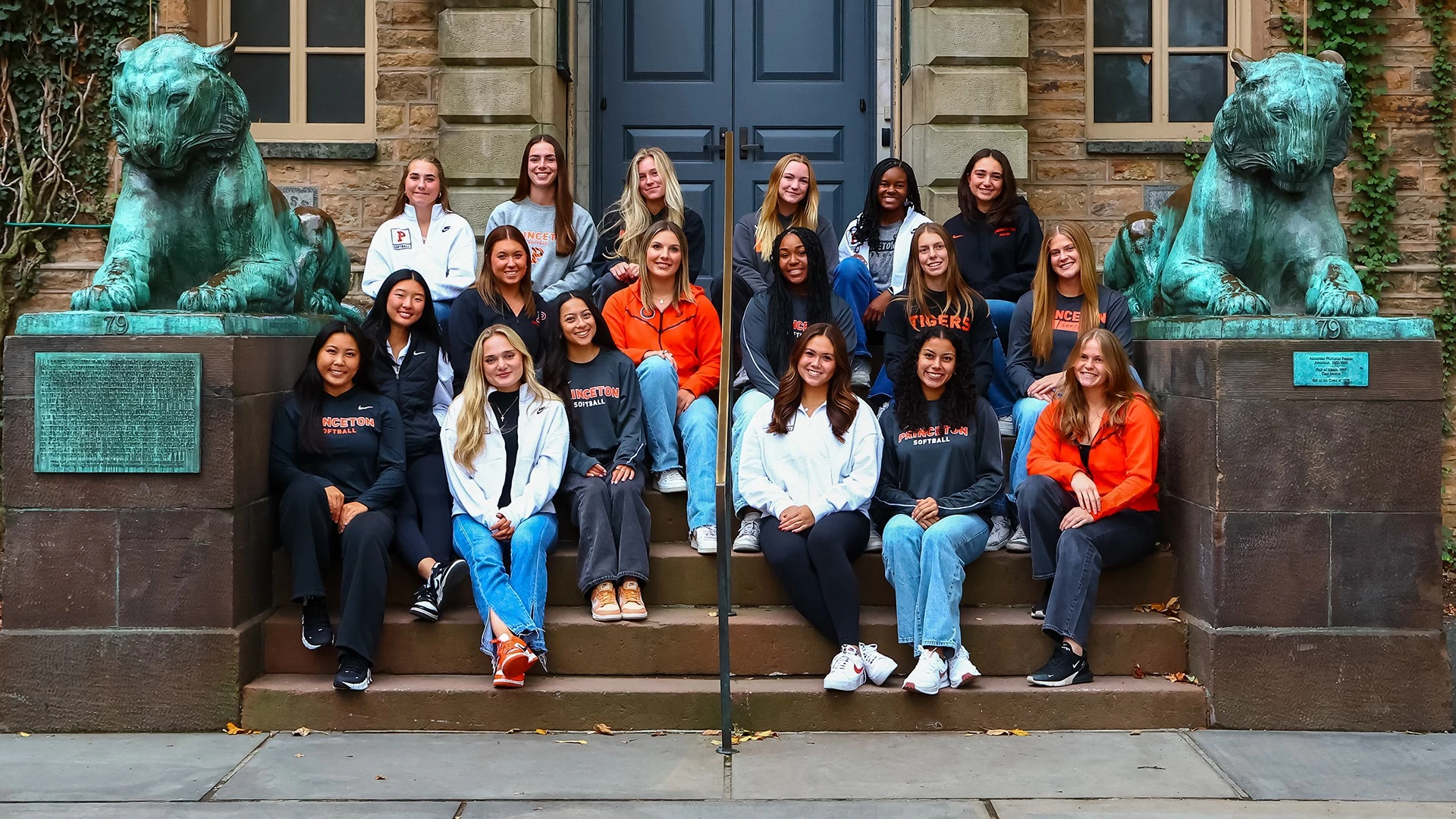 2025-26 softball team photo