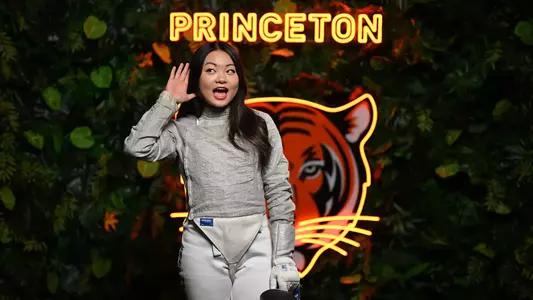 Alexandra Lee posed photo