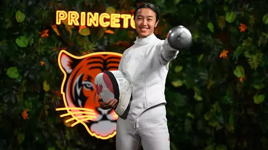 Angel Xiao posed photo