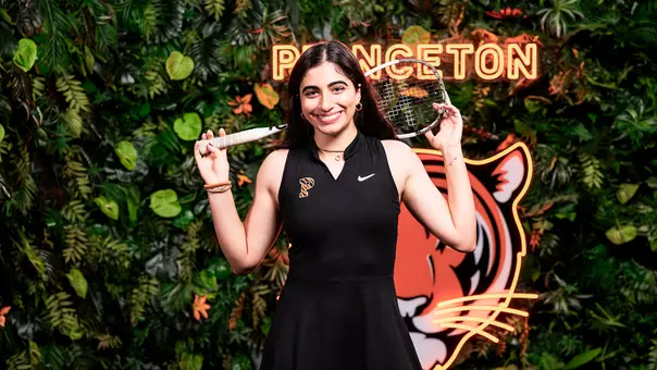 Sonya Sasson posed photo