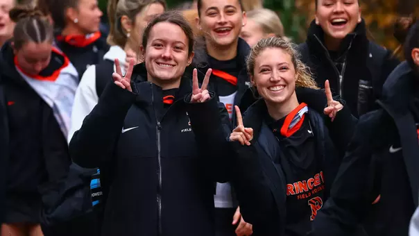 Ava Dempsey.Helena Große