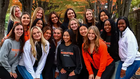 softball team posed scenic photo