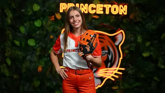 Lola Coole posed photo