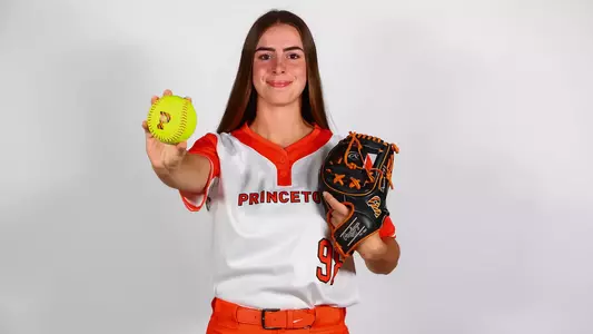 Julia Dumais posed photo