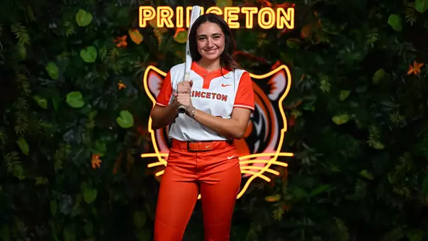 Mia Valenzuela posed photo