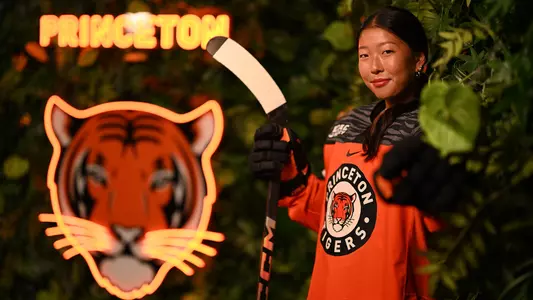 Gabby Kim posed photo