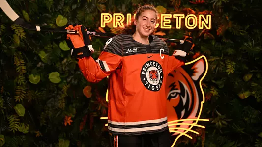 Issy Wunder posed photo