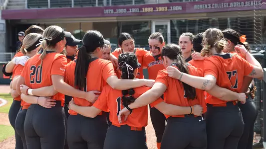 softball huddle photo