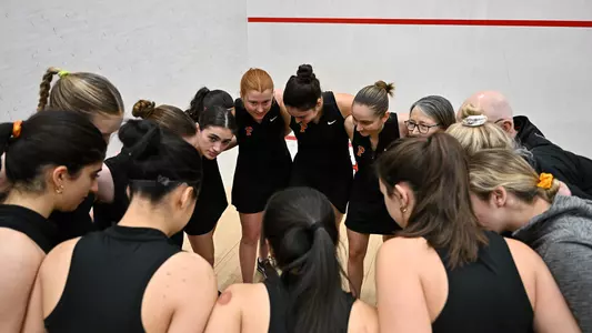 women's squash huddle photo
