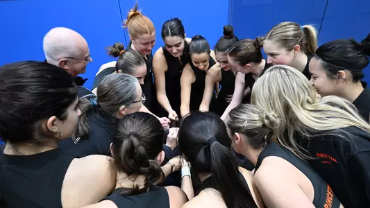 women's squash huddle photo